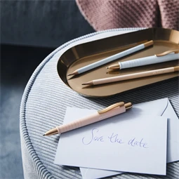 Ceruza FABER Polly Ball Urban speciális soft-touch bevonatú háromszög alakú test, halványrózsa 1db grafit ceruza