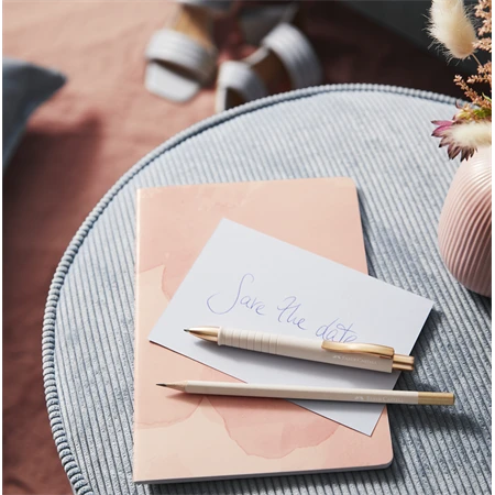 Ceruza FABER Polly Ball Urban speciális soft-touch bevonatú háromszög alakú test, halványrózsa 1db grafit ceruza