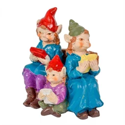 Dekoráció Kobold család ülő könyvvel poly 8,2x8,1cm