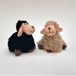 Dekoráció bárány ülő poly 5,8x5,7x6,6cm fehér-szürke-fekete 3 féle 1db