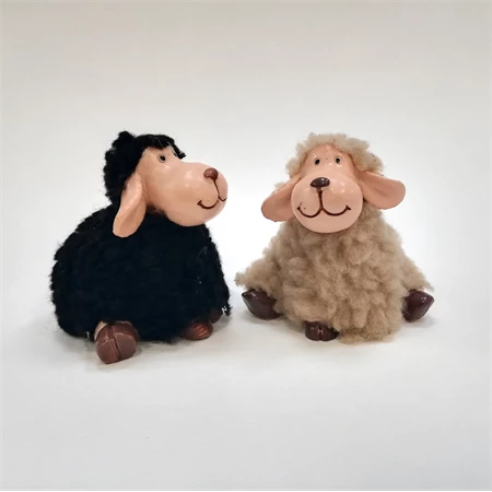 Dekoráció bárány ülő poly 5,8x5,7x6,6cm fehér-szürke-fekete 3 féle 1db