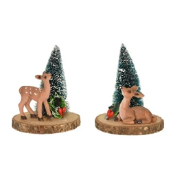 Dekoráciü őz fenyőfával, poly, 8,6x8,3x10,3cm, zöld/barna, 2 féle 1db, figura nem választható