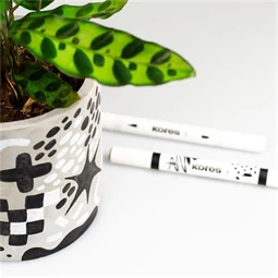 Dekormarker készlet 2db-os akril, 1-2 mm, kétvégű, KORES  K-Kreative, fehér és fekete, szinte mindenre jó