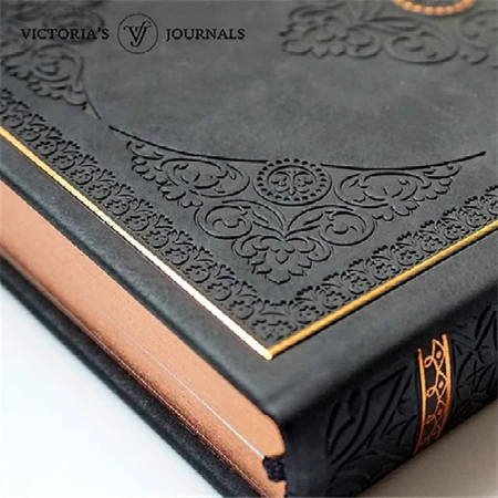 Emlékkönyv Victoria`s Journals, 14x20cm vonalas, fekete, 120 lap