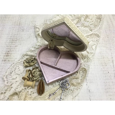 Fa doboz szív alakú 15x15x4cm, belül tükrös, 3 rekeszes csatos