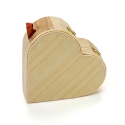 Fa doboz szív alakú 15x15x4cm, belül tükrös, 3 rekeszes csatos
