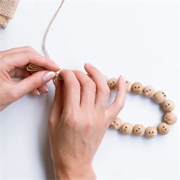 Fa gyöngy natúr mosolygós arccal 20mm 10db/csom