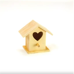 Fa madáretető házikó szív kivágással 9x5,5x8cm