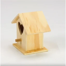 Fa madáretető házikó szív kivágással 9x5,5x8cm