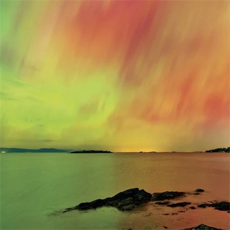 Falinaptár 2027 REAL lemez 300 x 600mm Aurora Borealis