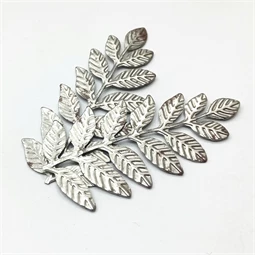 Fém díszítőelem leveles ág 6,7x3,5 cm ezüst 2db/csomag