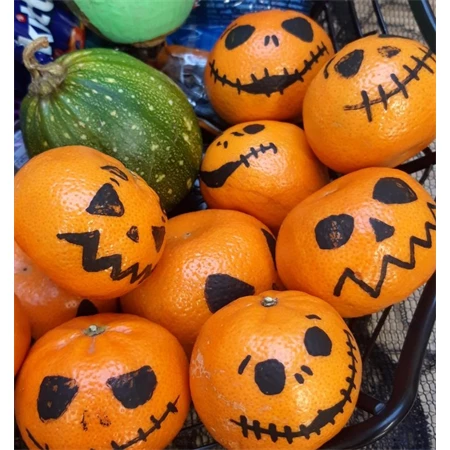 Folyékony krétamarker készlet, halloweeni 5db/csomag UNI PWE-5M 1,8-2,5mm hegy fekete, fehér, fl narancs és lila színek