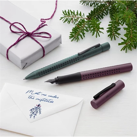 Golyóstoll Faber-Castell Grip Edition berry színű test, írásszín kék, vonalvastagság: XB