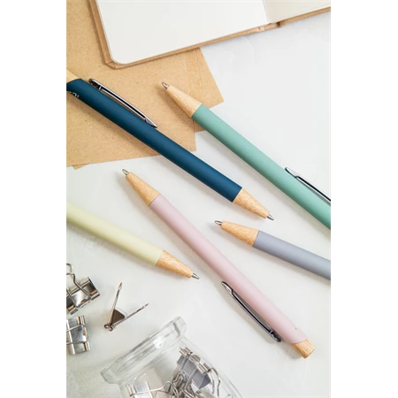 Golyóstoll újrahasznosított alumínium, gumírozott felülettel, bambusz nyomógombos, ezüst klipsz, pasztell sárga 11x138mm