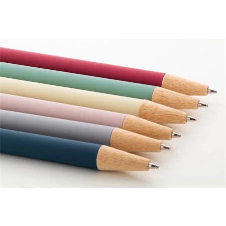 Golyóstoll újrahasznosított alumínium, gumírozott felülettel, bambusz nyomógombos, ezüst klipsz, pasztell zöld 1x138 mm