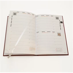 Határidőnapló 2026 napi  A/5  fehér lapokkal,  fekete borító