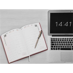 Határidőnapló 2026 napi  A/5  fehér lapokkal,  fekete borító