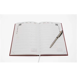 Határidőnapló 2026 napi  A/5  fehér lapokkal,  fekete borító