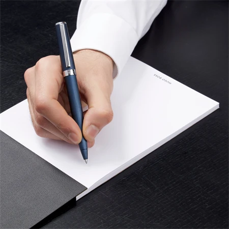 Hugo Boss golyóstoll Gear Brush Navy sötétkék test + ezüst klipsz