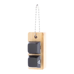 Kulcstartó bambusz, újrahasznosított ABS antistressz gombbal 25x54x31mm