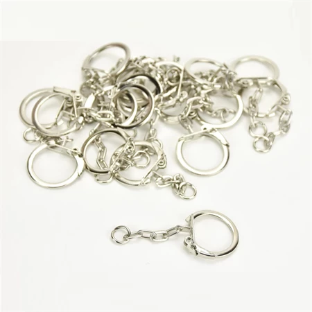 Kulcstartó karika fém lánccal belső átmérő: 2cm, hossz: 5cm