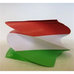 Tépőtömb csavart  9,5 x 9,5 x 7cm piros-fehér-zöld Nemzeti szinű jegyzet