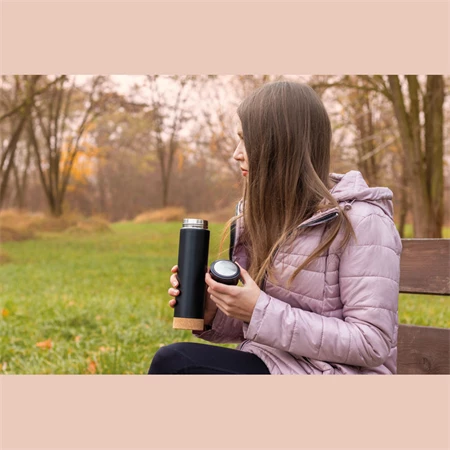 Termosz 450 ml duplafalú, ozsdamentes acél, szivárgásmentes, parafa aljjal, teaszűrővel,  6,5  x 24,9 cm