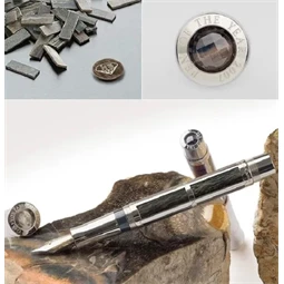 Töltőtoll Graf von Faber-Castell 2007 Év tolla megkövesedett fa (fossilized wood) petrifikált fa platina csillogással