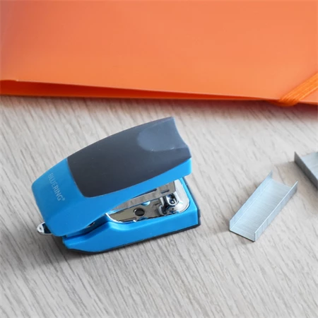 Tűzőgép BLUERING mini 15 lapos 24/6 kapoccsal