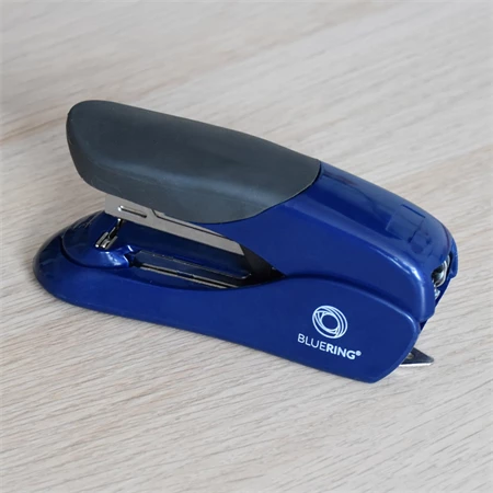 Tűzőgép BLUERING BRC30 30 lapos 24/6 kapoccsal, Flat Clinch lapos tűzés kék