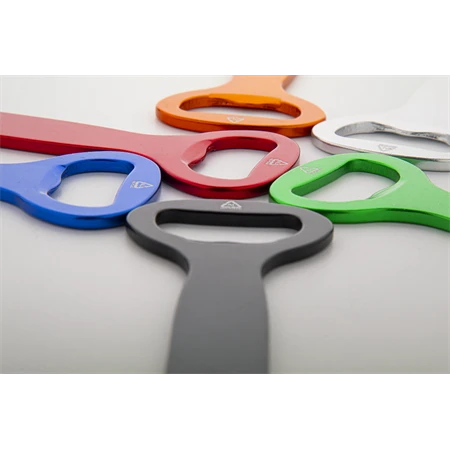 Üvegnyitó újrahasznosított alumínium 8,5 x 3,8 x 0,3 cm piros