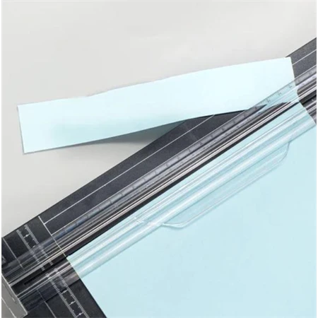 Vágógép görgős, A4 DELI 5 lap, fekete